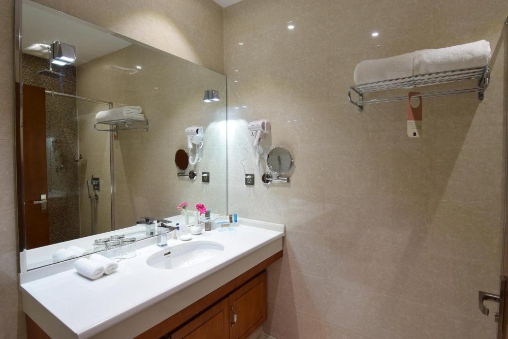 Room image 3
