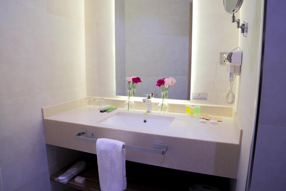 Room image 4